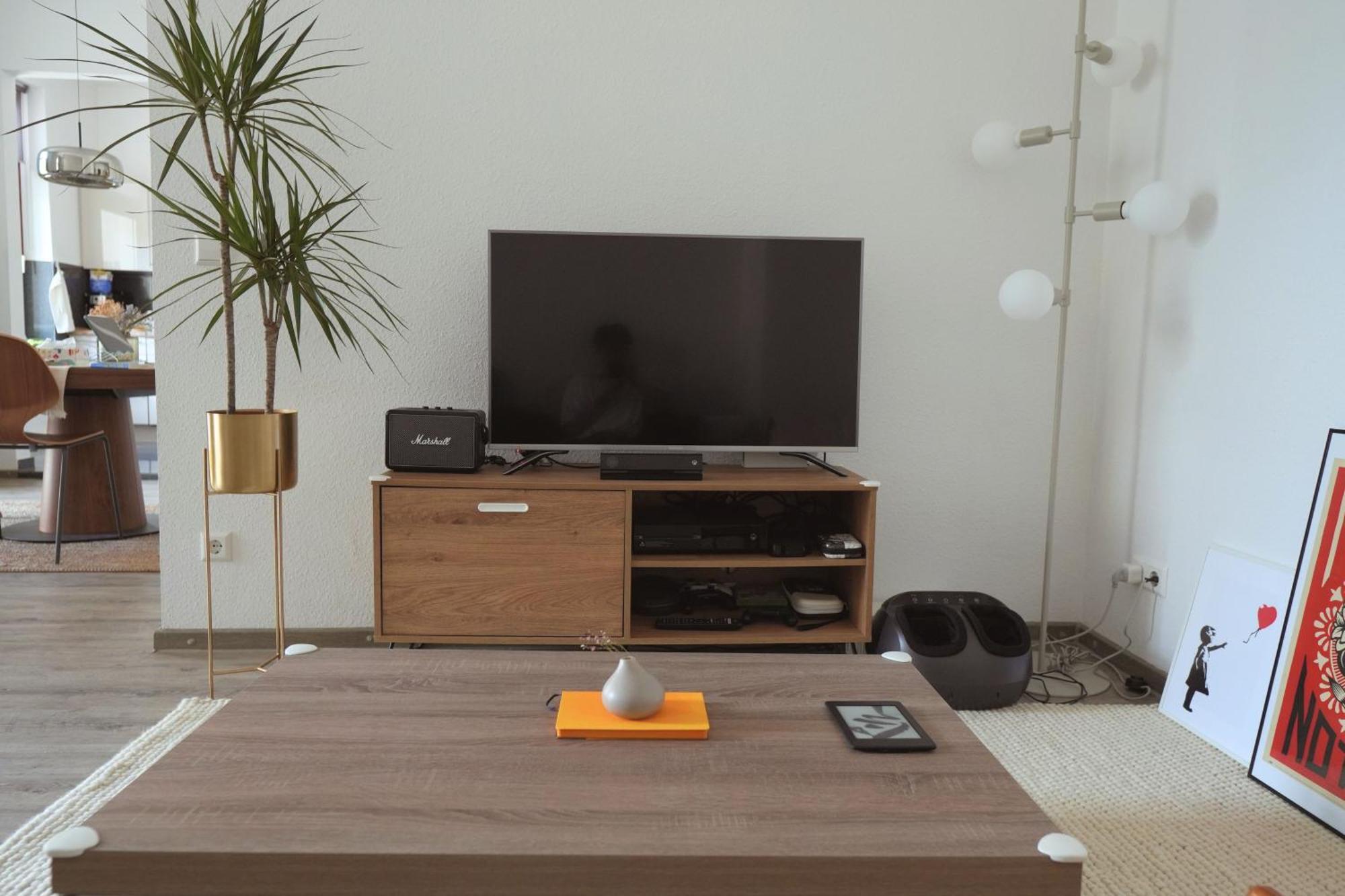Spacious Stylish Scandi In Linden-mitte Apartment